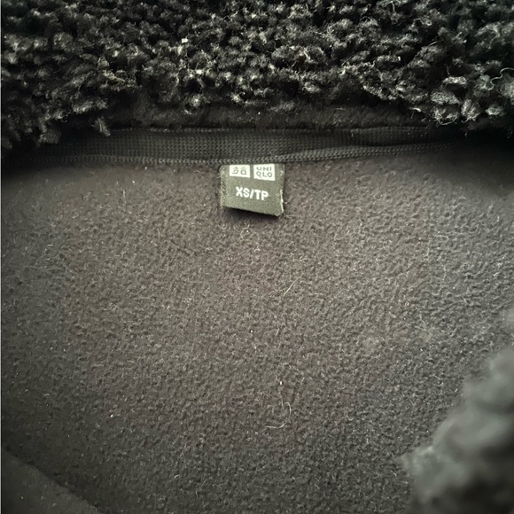 Black Uniqlo fleece jacket - Picture 3 of 3